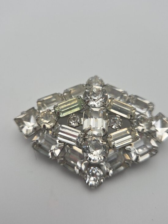 Weiss Accessories - Vintage WEISS Clear Rhinestone Brooch – Rhodium Setting | Stunning Statement Pin